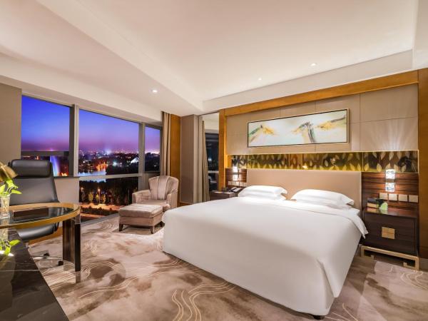 Lake View Hotel : photo 2 de la chambre chambre lit king-size deluxe - vue sur lac