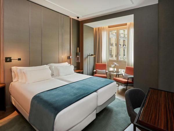 NH Collection Madrid Gran Vía : photo 6 de la chambre chambre double ou lits jumeaux premium – vue sur gran via