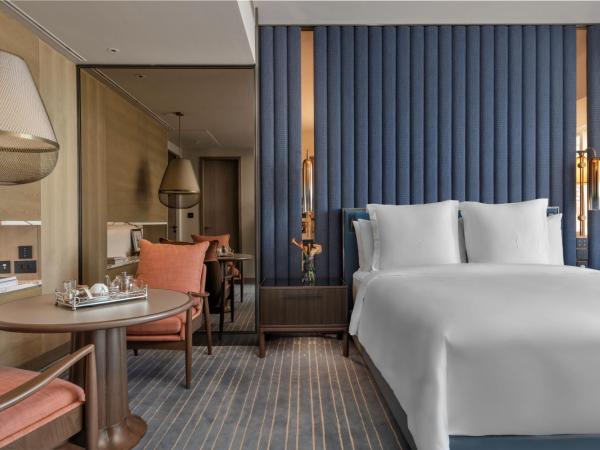 Four Seasons Hotel Mumbai : photo 1 de la chambre chambre lit king-size deluxe - vue sur mer