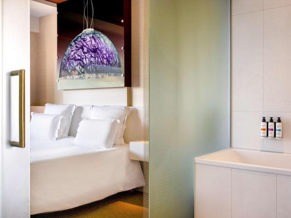 Pullman Eindhoven Cocagne : photo 7 de la chambre suite lit king-size exécutive