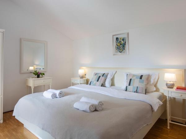 Poolside Stone Residences - Marina Bok : photo 5 de la chambre appartement 1 chambre avec balcon - vue sur l'eau