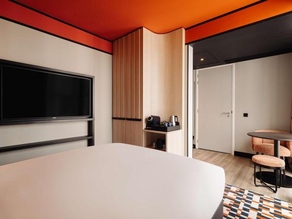 DoubleTree by Hilton Amsterdam Centraal Station : photo 2 de la chambre chambre lit king-size - vue sur cour