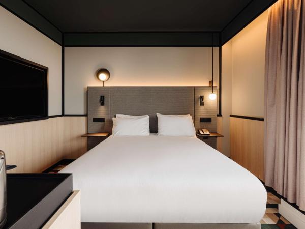 DoubleTree by Hilton Amsterdam Centraal Station : photo 5 de la chambre chambre de luxe avec balcon - vue sur ville