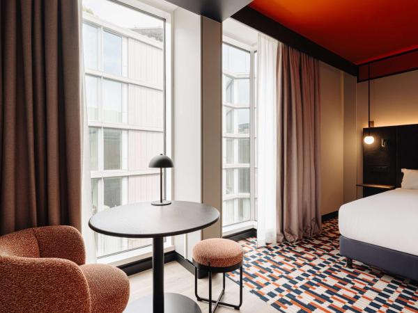 DoubleTree by Hilton Amsterdam Centraal Station : photo 1 de la chambre chambre lit king-size - vue sur cour