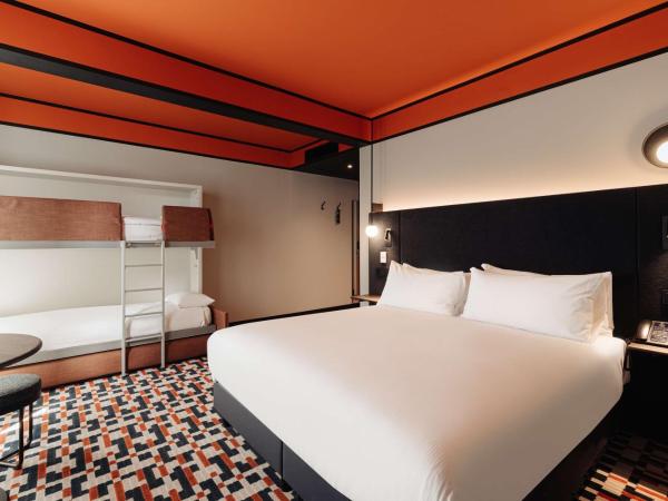 DoubleTree by Hilton Amsterdam Centraal Station : photo 4 de la chambre chambre familiale avec lit king-size et lit superposé