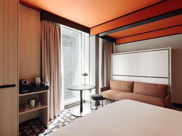 DoubleTree by Hilton Amsterdam Centraal Station : photo 5 de la chambre chambre familiale avec lit king-size et lit superposé