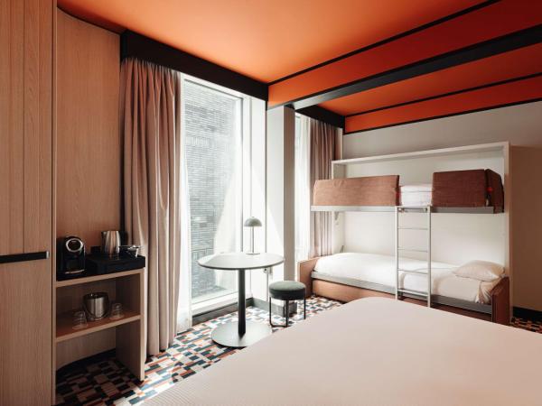 DoubleTree by Hilton Amsterdam Centraal Station : photo 6 de la chambre chambre familiale avec lit king-size et lit superposé