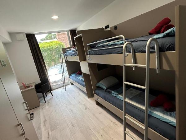Hostelum : photo 6 de la chambre chambre quadruple