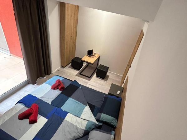 Hostelum : photo 2 de la chambre chambre double avec salle de bains privative