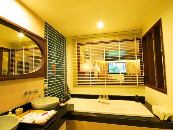 Khaolak Orchid Beach Resort - SHA Extra Plus : photo 2 de la chambre suite de luxe avec bain à remous