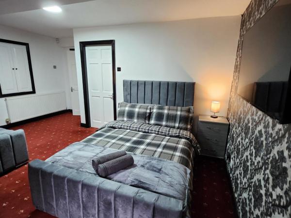 Rainsough Cottage Guest House - Sleeps upto 8 with ensuite - Free Parking & WiFi : photo 3 de la chambre chambre double avec salle de bains privative