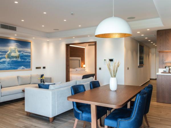 Nana Princess Suites Villas & Spa : photo 1 de la chambre grande villa royale de 3 chambres sur 3 Étages - vue mer avec piscine privée et sweet spa