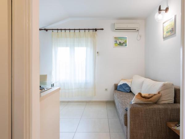 Poolside Stone Residences - Marina Bok : photo 2 de la chambre appartement 1 chambre avec balcon
