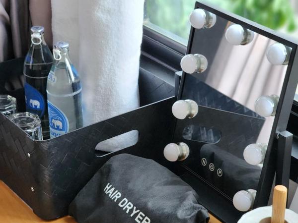 Wayha Hostel Don Mueang Airport : photo 4 de la chambre chambre double avec salle de bains privative