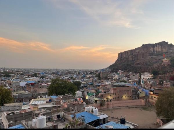 Inda Heritage Guest House : photo 2 de la chambre suite deluxe avec lit king-size