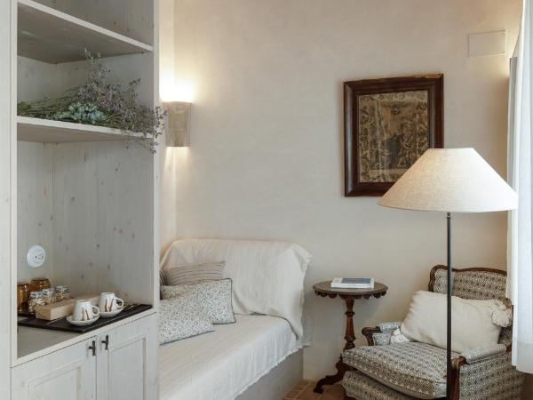 Castell de Vallgornera : photo 2 de la chambre chambre deluxe