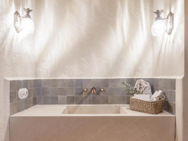 Castell de Vallgornera : photo 8 de la chambre chambre double deluxe avec baignoire