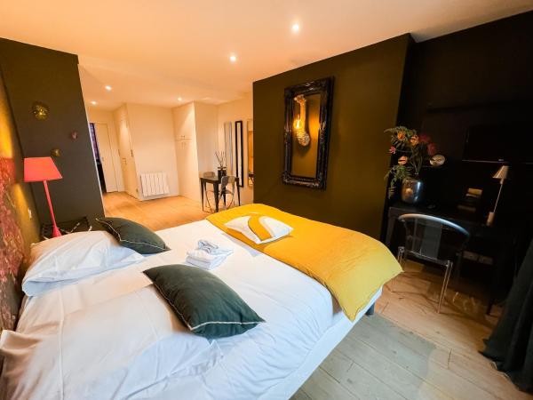 VILLA FLEURY - APPART'HÔTEL DE STANDING : photo 4 de la chambre studio lit king-size