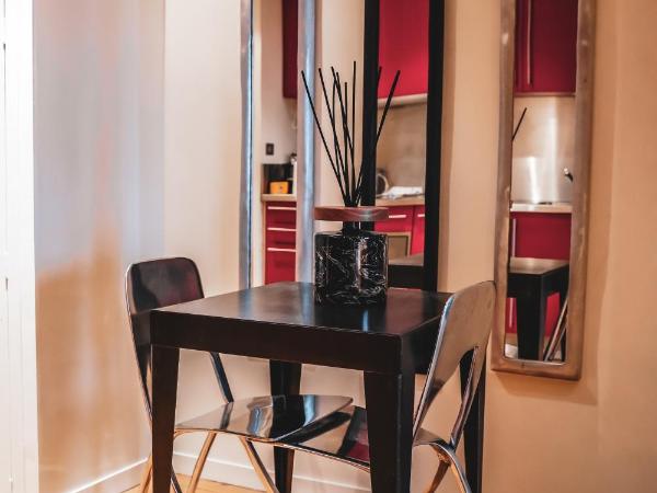 VILLA FLEURY - APPART'HÔTEL DE STANDING : photo 7 de la chambre studio lit king-size