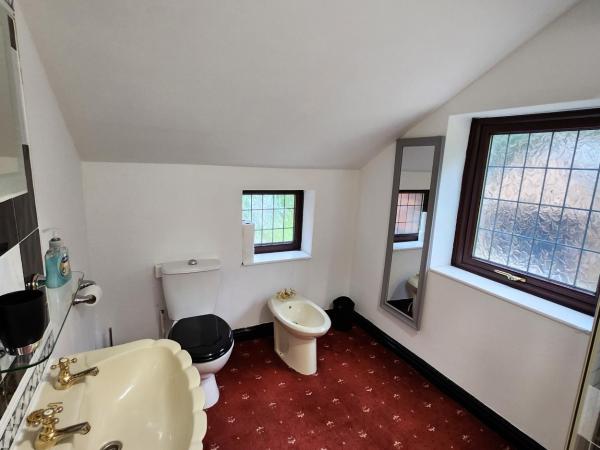 Rainsough Cottage Guest House - Sleeps upto 8 with ensuite - Free Parking & WiFi : photo 4 de la chambre chambre double avec salle de bains privative