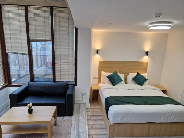 Crown House : photo 10 de la chambre chambre familiale