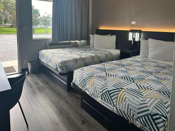 Motel 6-Kissimmee, FL - Orlando : photo 3 de la chambre chambre quadruple