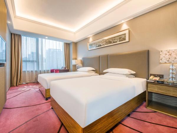 La Perle International Hotel - Free shuttle between hotel and Exhibition Center during Canton Fair & Exhibitor registration Counter : photo 1 de la chambre chambre lits jumeaux supérieure