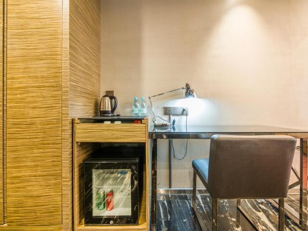 La Perle International Hotel - Free shuttle between hotel and Exhibition Center during Canton Fair & Exhibitor registration Counter : photo 5 de la chambre chambre lits jumeaux confort