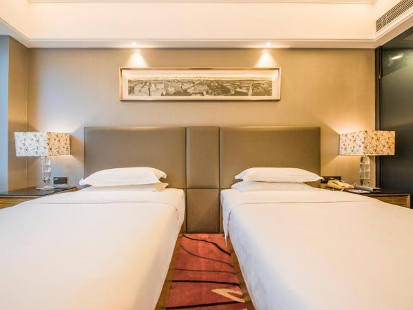 La Perle International Hotel - Free shuttle between hotel and Exhibition Center during Canton Fair & Exhibitor registration Counter : photo 2 de la chambre chambre lits jumeaux confort
