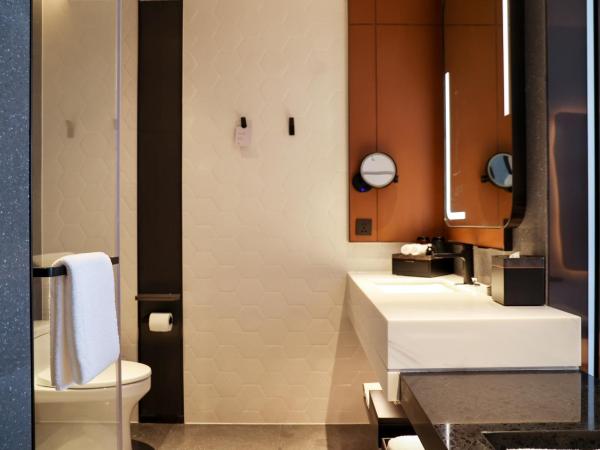 AC Hotel by Marriott Chengdu North : photo 2 de la chambre chambre double avec 2 lits doubles - vue sur ville
