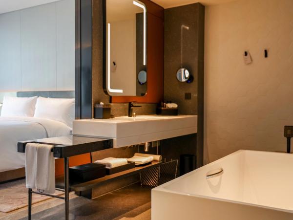 AC Hotel by Marriott Chengdu North : photo 3 de la chambre suite 1 chambre lit king-size – vue sur ville 