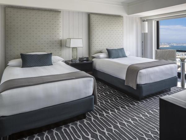 Manchester Grand Hyatt San Diego : photo 5 de la chambre chambre double avec 2 lits doubles et douche - accessible aux personnes à mobilité réduite