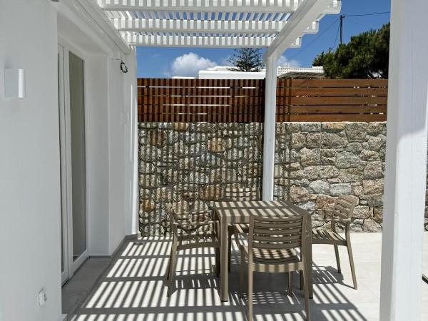 Sofos Suites Mykonos : photo 10 de la chambre suite lit queen-size - vue sur piscine