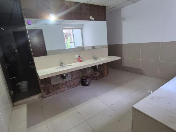 Elite stays viman nagar : photo 1 de la chambre chambre familiale avec balcon