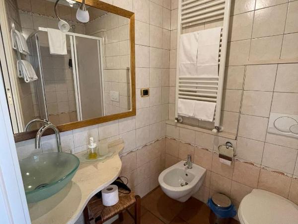 Ai Savoia B&B - Guest House : photo 10 de la chambre chambre double supérieure