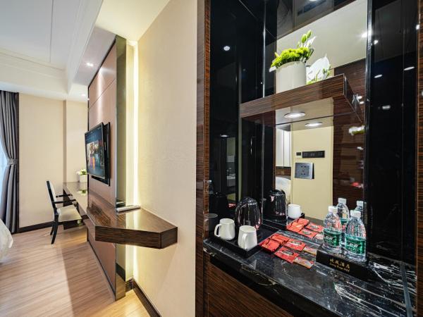 Evening Breeze Hotel 晚风酒店 : photo 5 de la chambre chambre lit king-size - vue sur ville