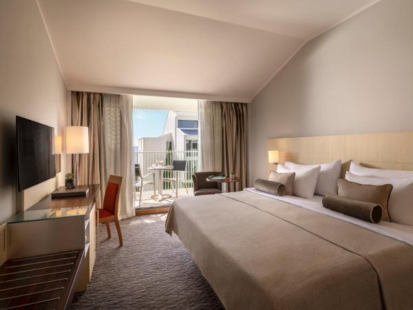 Valamar Lacroma Hotel : photo 2 de la chambre chambre supérieure pour 2+1 personnes - côté mer