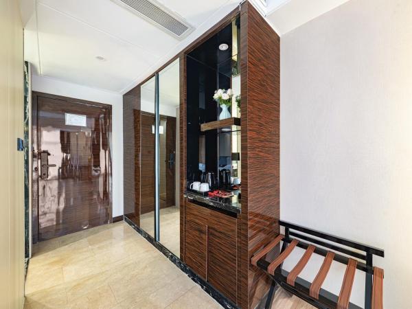 Evening Breeze Hotel 晚风酒店 : photo 6 de la chambre city view family twin room