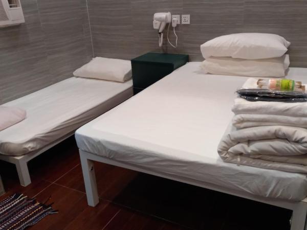 New Garden Hostel : photo 3 de la chambre chambre triple avec salle de bains commune