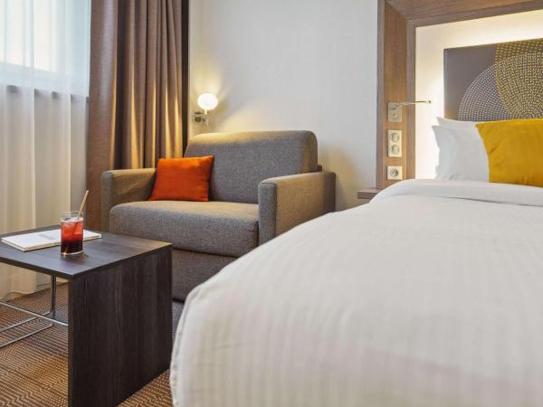 Novotel Paris Gare De Lyon : photo 4 de la chambre chambre triple exécutive avec lit queen-size et canapé-lit simple 