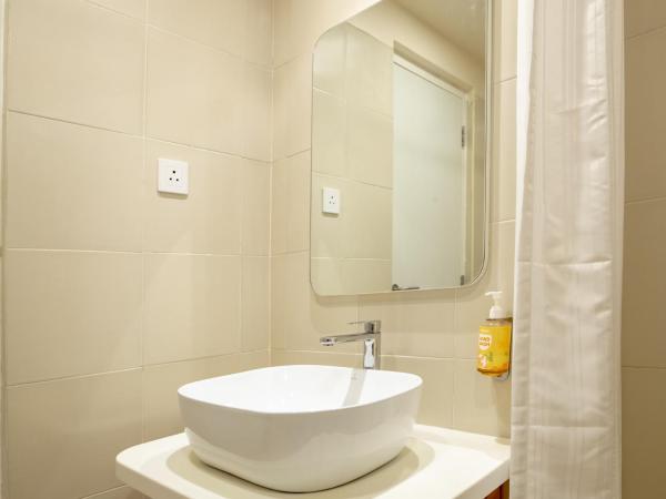 Bloom Hotel - HSR Layout Sec 6 : photo 1 de la chambre chambre lits jumeaux exécutive