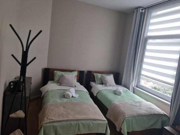 Guesthouse Djulia : photo 7 de la chambre chambre triple avec salle de bains commune