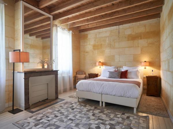 Château Bonalgue - Pomerol : photo 5 de la chambre chambre double - vue sur jardin