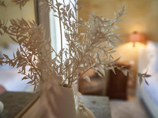 Château Bonalgue - Pomerol : photo 4 de la chambre chambre double - vue sur jardin