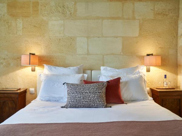 Château Bonalgue - Pomerol : photo 3 de la chambre chambre double - vue sur jardin