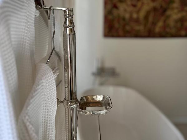 Château Bonalgue - Pomerol : photo 7 de la chambre chambre double - vue sur jardin