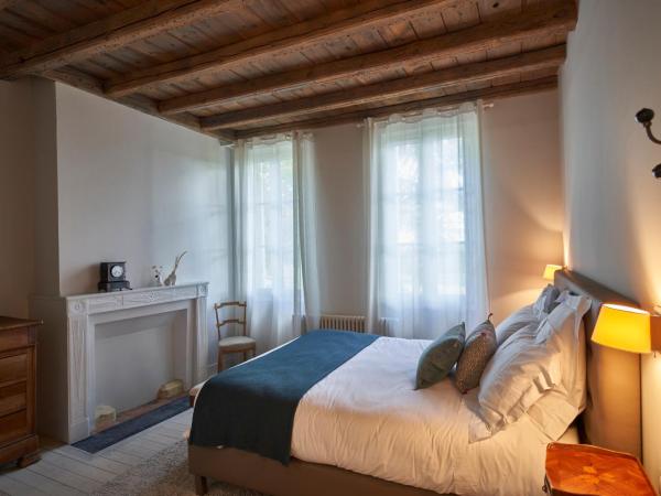 Château Bonalgue - Pomerol : photo 1 de la chambre chambre lit queen-size - vue sur jardin