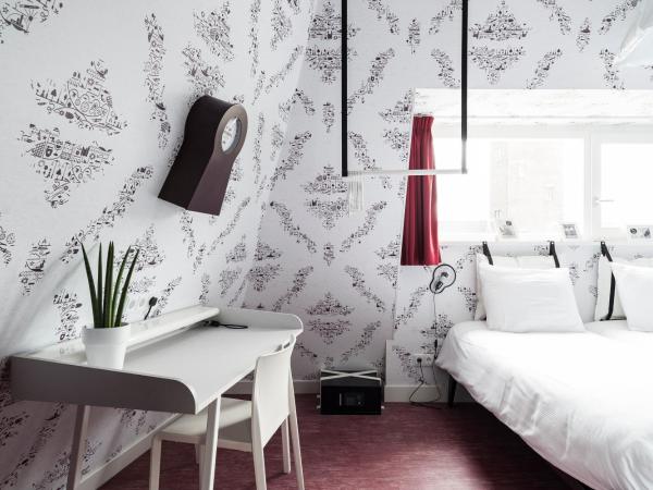 Kaboom Hotel Maastricht : photo 1 de la chambre chambre double de base avec vue sur la rue