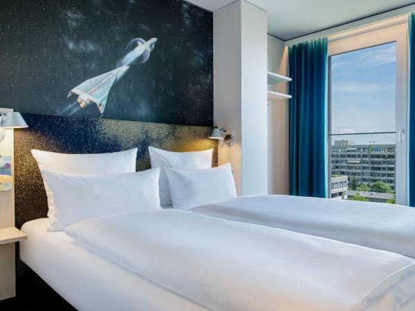 Motel One München - Deutsches Museum : photo 10 de la chambre chambre lit king-size