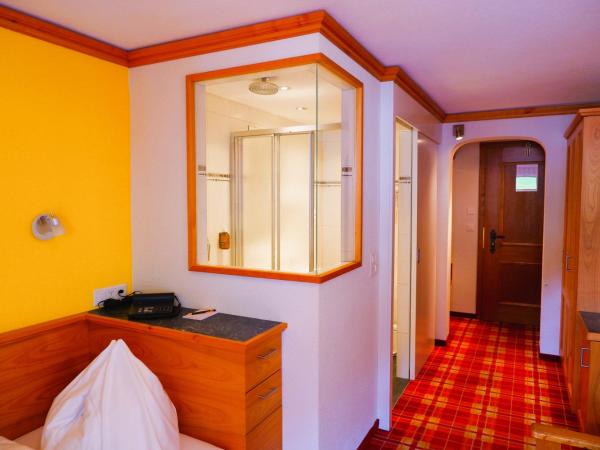 Hotel Christiania Saas-Fee : photo 1 de la chambre chambre simple avec balcon côté nord